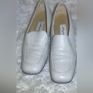 Median ivory women’s Leather Loafer shoes size 10
